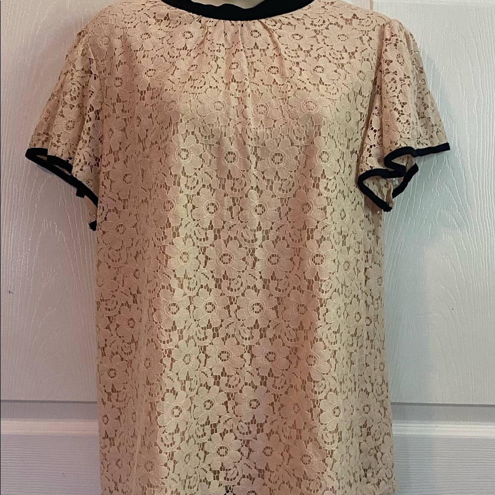 Lace blouse lined